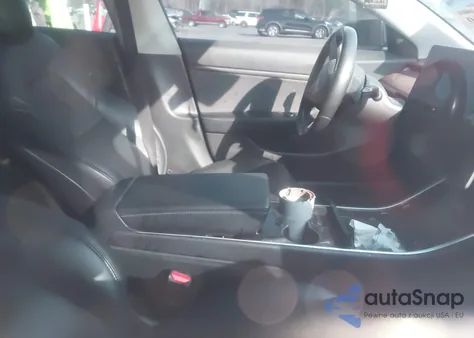 2019 Tesla Model 3 Long Range/Performance z USA, uszkodzony, nr VIN 5YJ3E1EB3KF199192